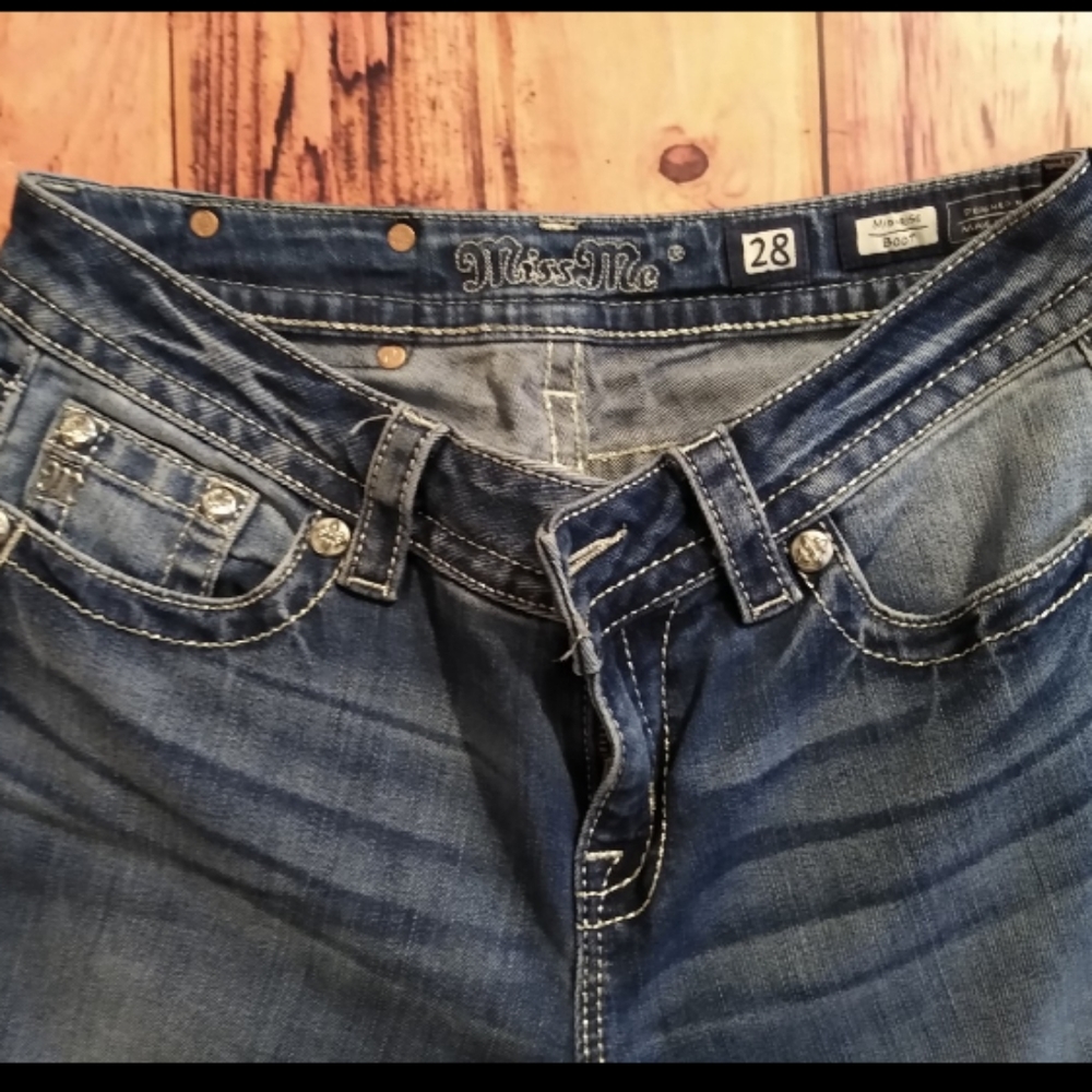 New Women's Miss Me Jeans - Picture 2 of 4